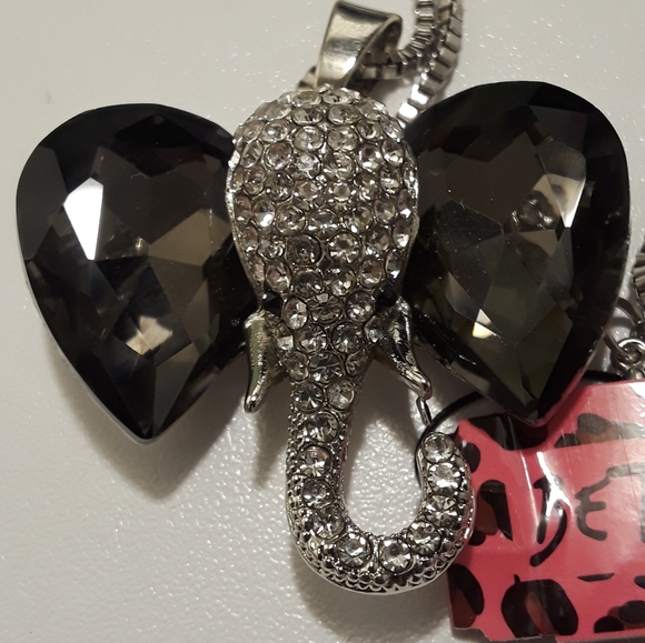 Betsey Johnson elephant necklace, new - Picture 2 of 2